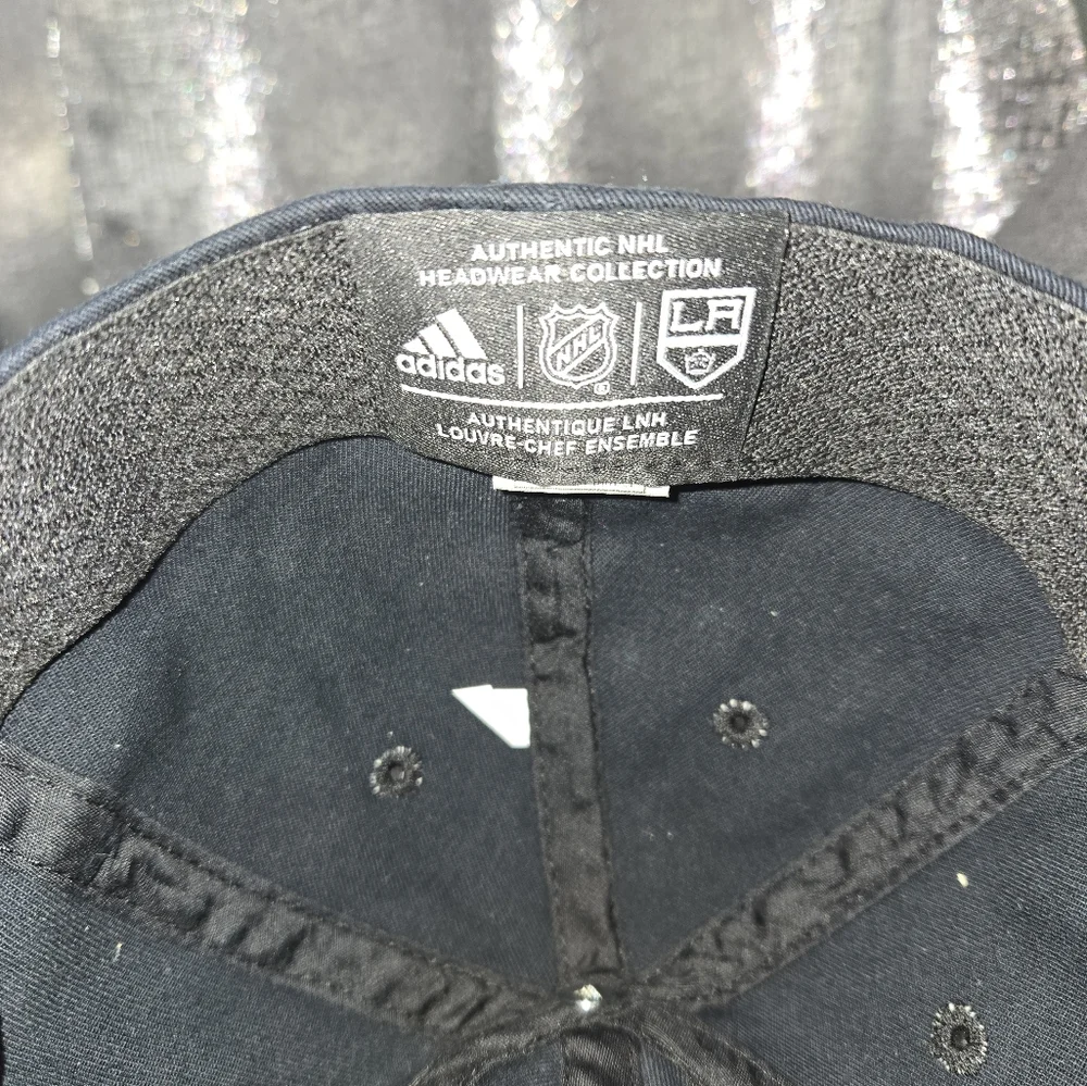 Los Angeles Kings NHL Adidas Team Logo Black Fitted Slouch Cap Hat New - Picture 6 of 7